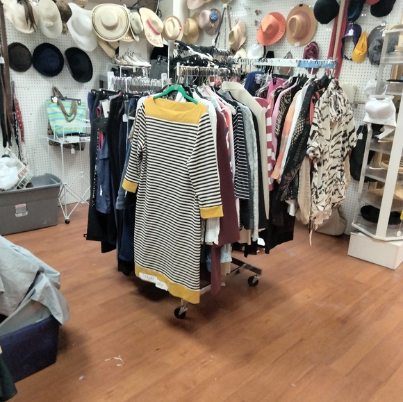 Unclaimeddrycleanering Top 10% Seller - Picture 13 of 16